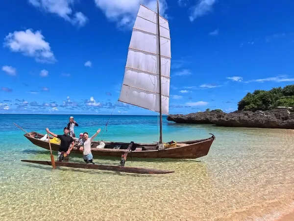 伝統の自家製の木製船～サバニツアー