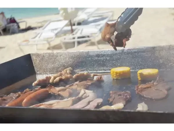 瀬底島（アンチ浜）手ぶらでビーチBBQ｜焼き肉・ステーキ