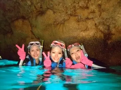 沖縄青の洞窟ボートシュノーケリング・シュノーケリング おすすめ・貸切・沖縄 観光