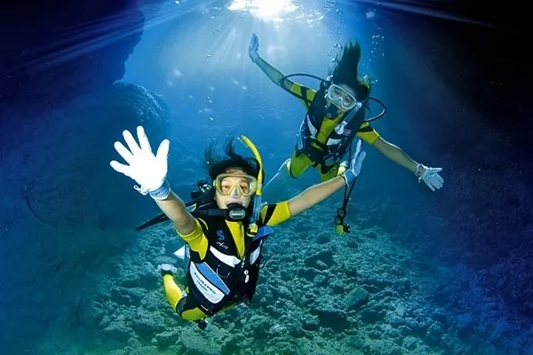 沖縄青の洞窟ビーチ体験ダイビング・レンタル・真栄田 岬・ダイビング 安い