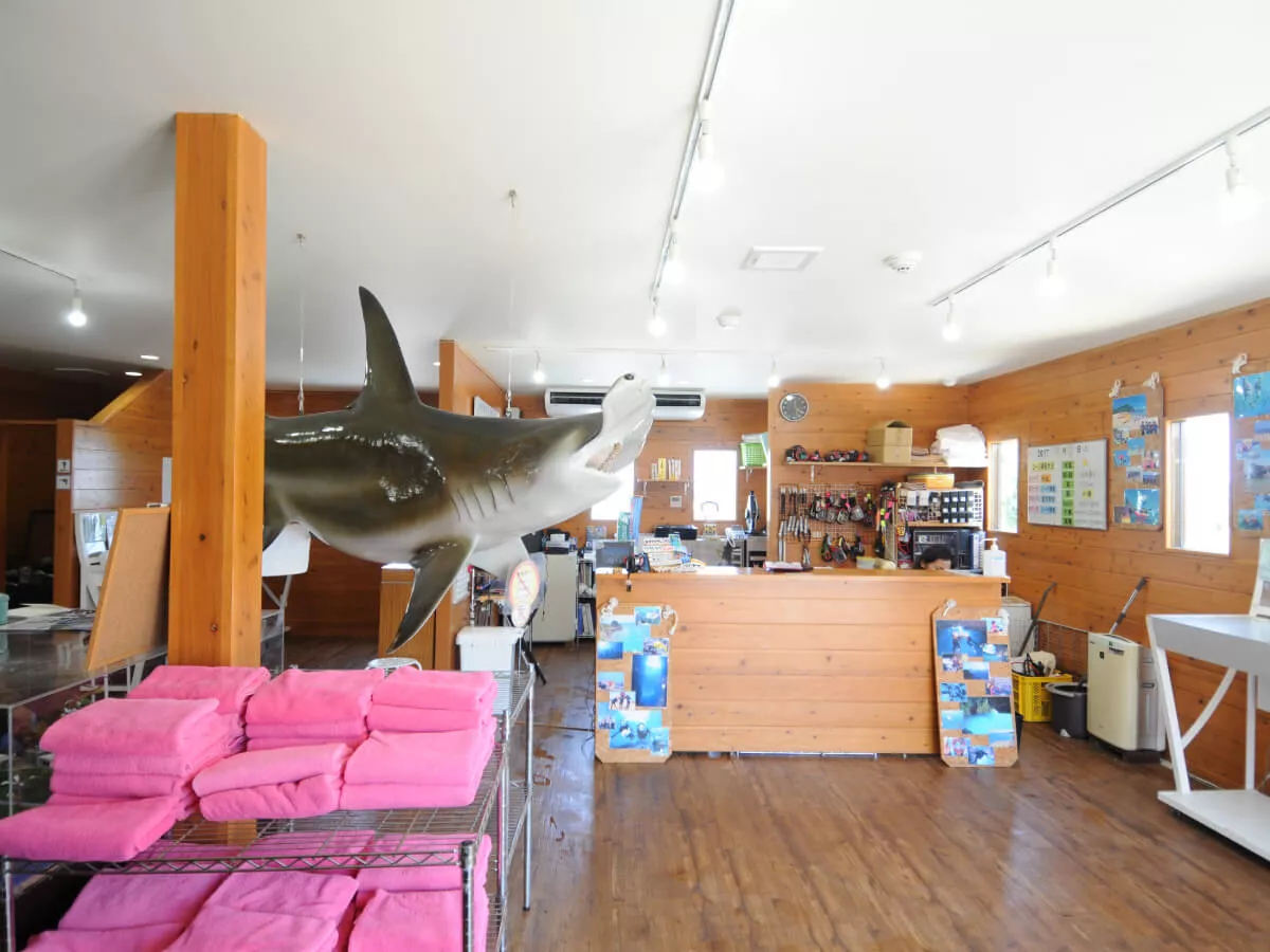 個室更衣室や男女別の温水シャワーを完備しているため、 ツアー前後もゆったりとお過ごしいただけます。