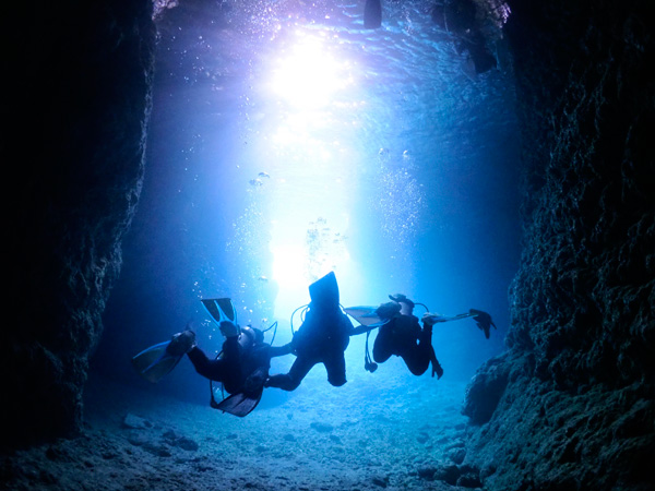 青の洞窟|ビーチエントリー 青の洞窟|ビーチエントリー