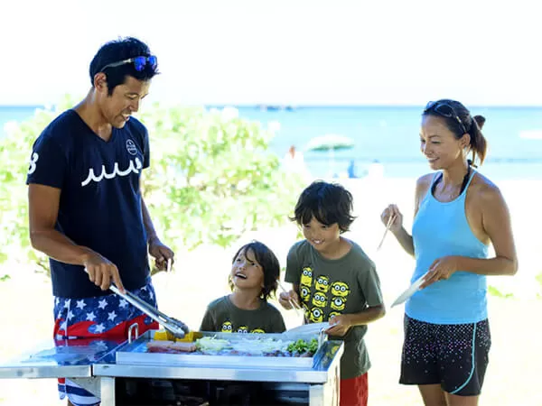恩納村｜BBQ｜トング｜鉄板｜調理｜ファミリー