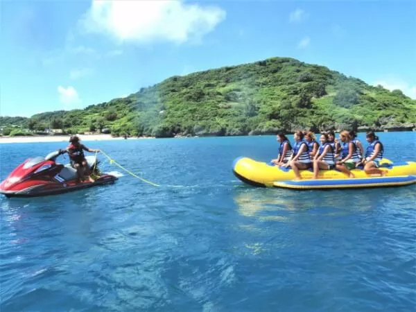 マリンジェットで引っ張って浜比嘉島をぐるっと1周してきます！