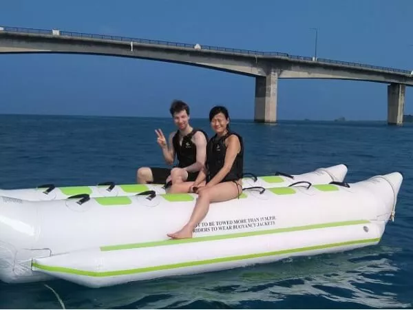 浜比嘉大橋の下をくぐっちゃいます♪