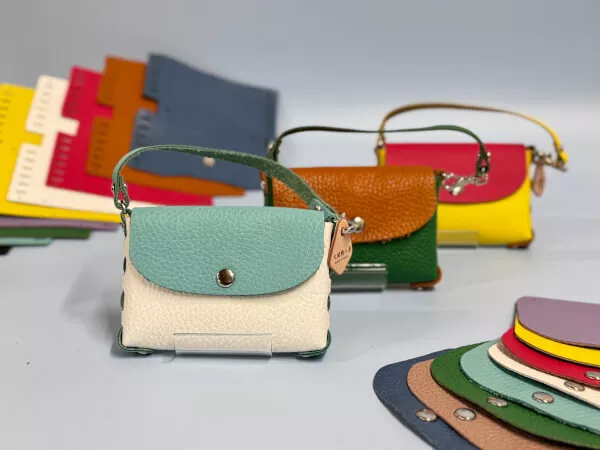 【東京・両国駅近く】職人の町、墨田で本物体験！世界に１つだけの本革を使ったミニポーチバック作り体験