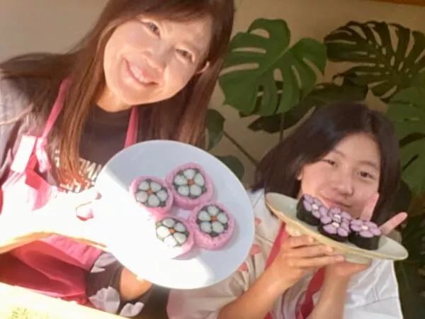 ～親子で作るお花の巻き寿司～