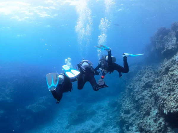 青の洞窟|ビーチエントリー 青の洞窟|ビーチエントリー