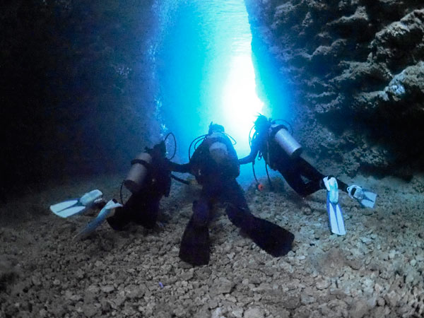 青の洞窟|ビーチエントリー 青の洞窟|ビーチエントリー