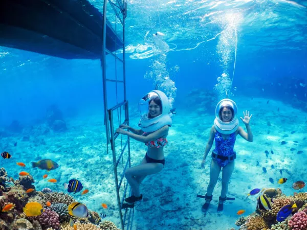 階段を降りながら、水底に行きます