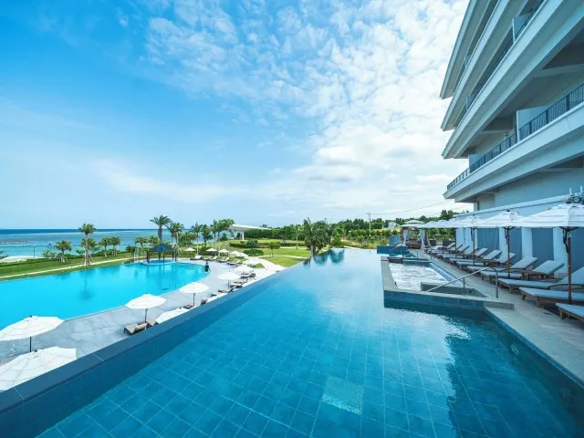 ホテル オリオン モトブ リゾート & スパ 屋外プール