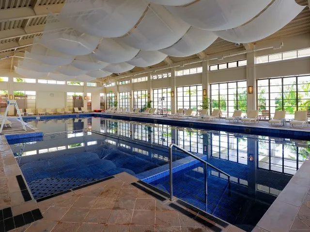 ザ・ブセナテラス 室内プール