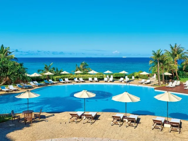 ホテル日航アリビラ 屋外プール