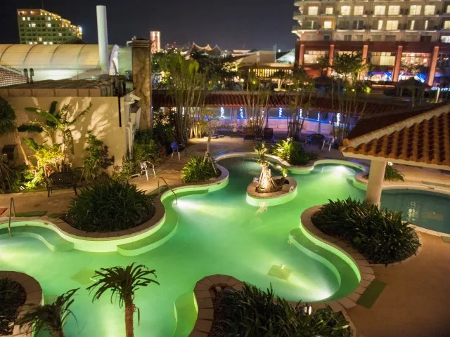 ザ・ビーチタワー沖縄 屋外プール