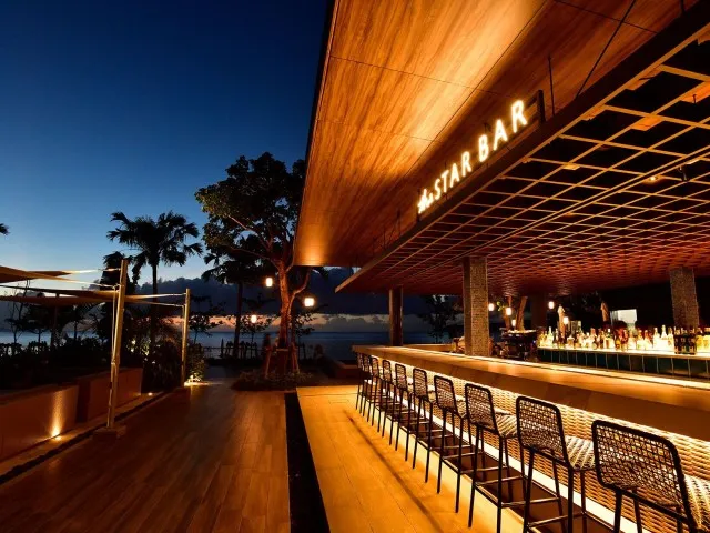 フサキビーチリゾート ホテル&ヴィラズ プールサイドバー