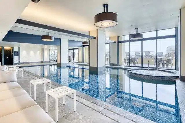 HIYORIオーシャンリゾート沖縄_室内プール