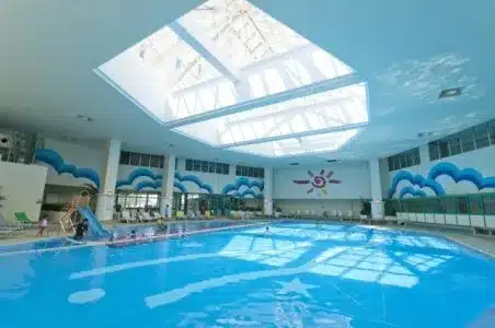リザンシーパークホテル 谷茶ベイ_室内温泉プール