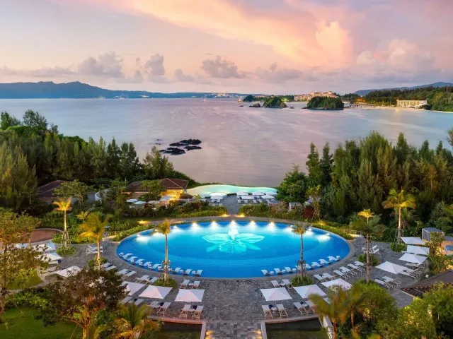 ハレクラニ沖縄 オーキッドプール