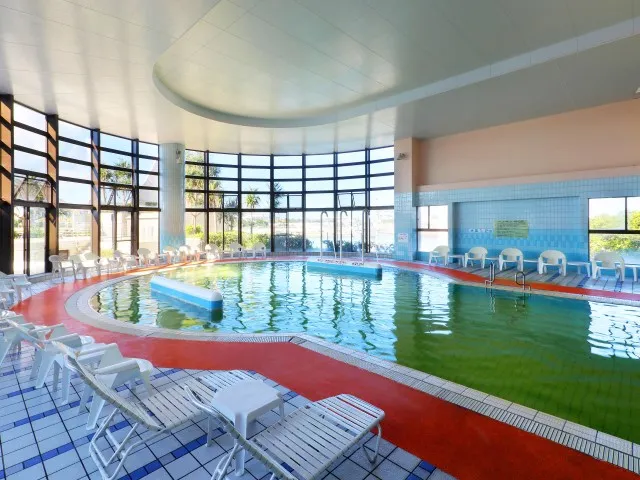 ロワジール スパタワー 那覇　屋内プール