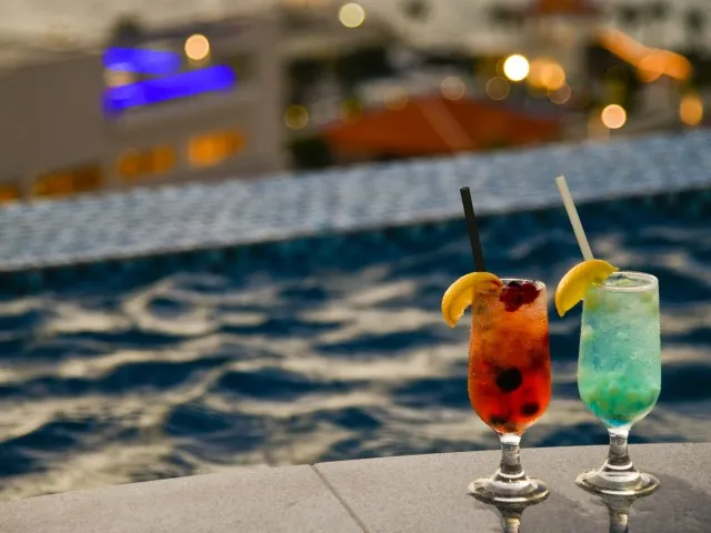 レクー沖縄北谷スパ & リゾート　プールサイドバー