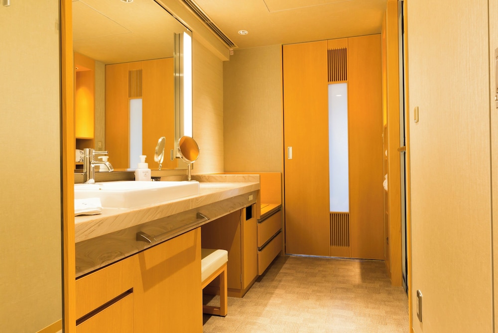 プレミアム ツインルーム えん 禁煙(42㎡) バスルームのシンク0 | 京都ブライトン ホテル