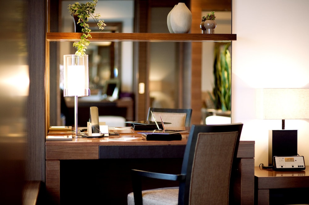 ラグジュアリー スイート ハリウッドツイン 禁煙 (84㎡) 客室1 | 京都ブライトン ホテル