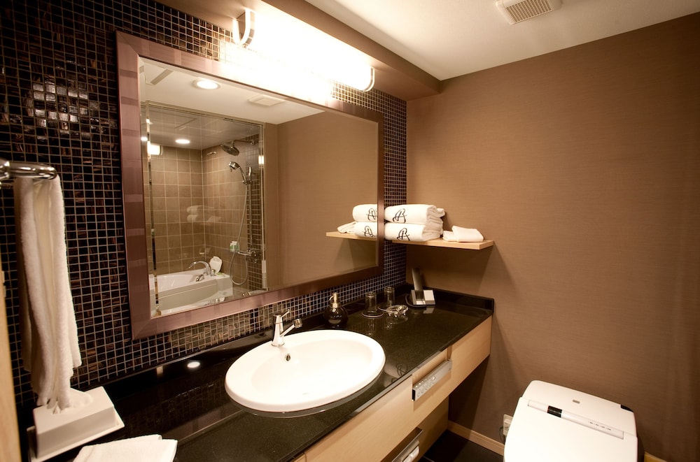 スーペリアダブル 禁煙(36㎡) バスルームのシンク0 | 京都ブライトン ホテル