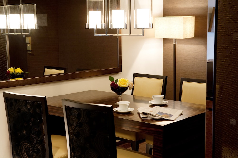 ラグジュアリー スイート ハリウッドツイン 禁煙 (84㎡) 客室2 | 京都ブライトン ホテル