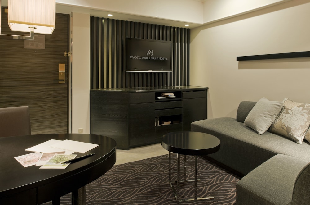 ラグジュアリーコーナーダブル/テラス付 禁煙(44㎡) リビング エリア0 | 京都ブライトン ホテル
