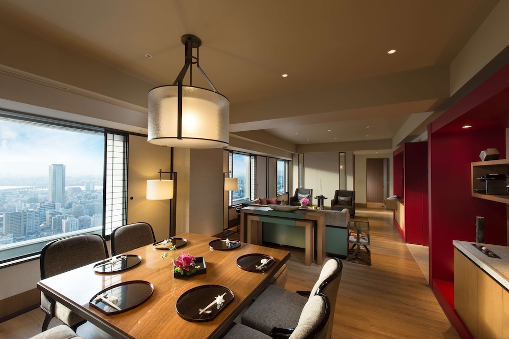 プレジデンシャル スイート キング リビング エリア2 | ヒルトン大阪