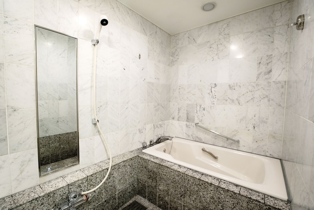 デラックス ダブルルーム 禁煙 バスルーム0 | ホテルニューオータニ博多