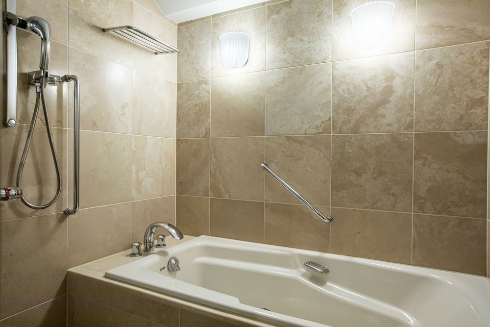 コーナースイートダブルルーム バスルーム0 | ホテルニューオータニ博多