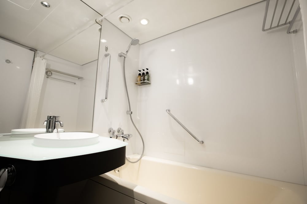 モデレートダブルルーム 喫煙 バスルーム0 | ホテルニューオータニ博多