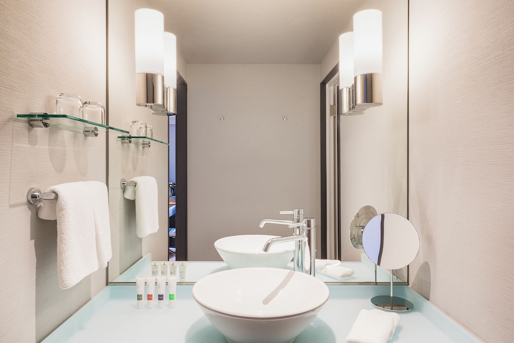 ジュニア スイート バスルーム0 | スイスホテル南海大阪