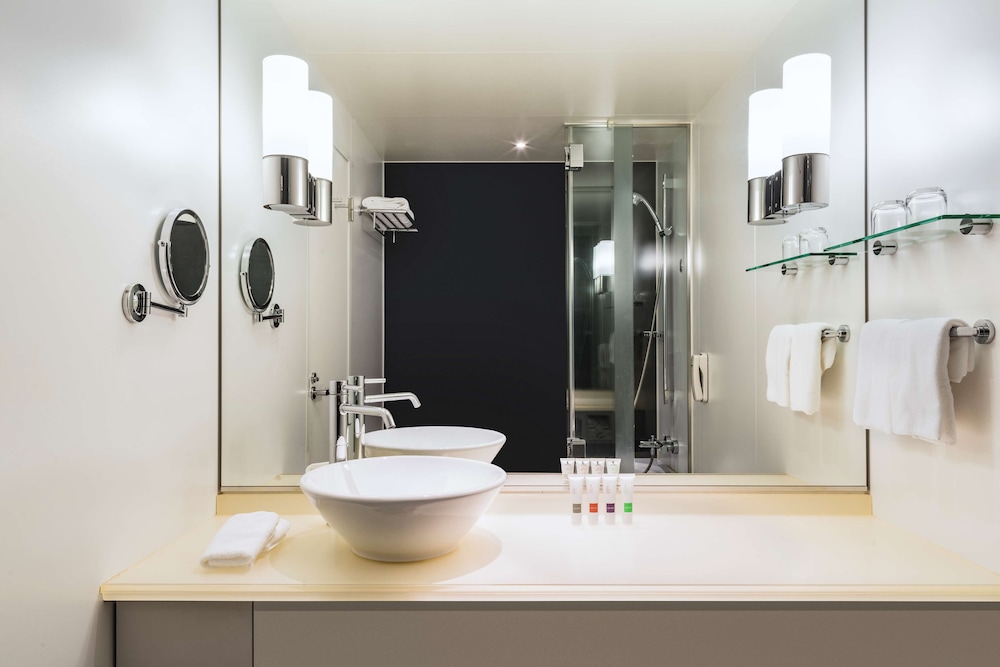 ルーム クイーンベッド 1 台 (Swiss Select) バスルーム0 | スイスホテル南海大阪