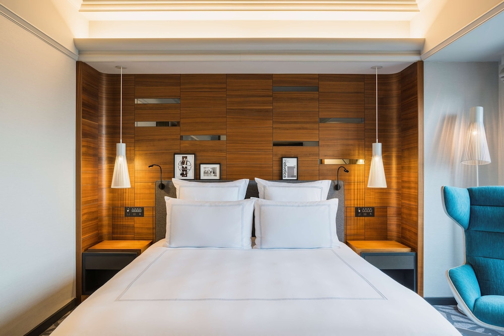 デラックス スイート キングベッド 1 台 クラブラウンジ利用可 客室1 | スイスホテル南海大阪