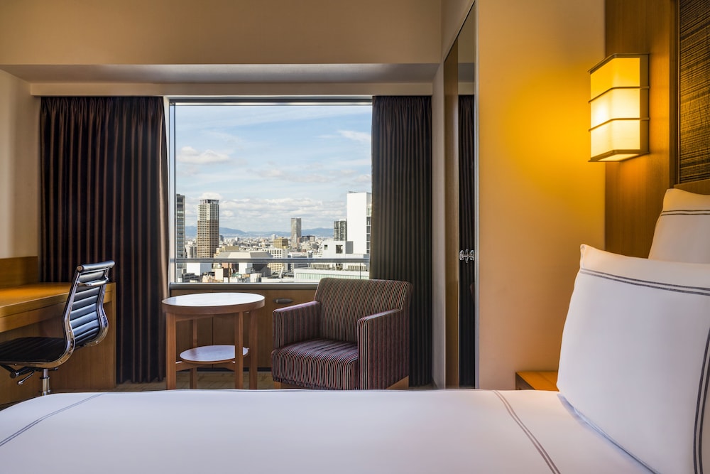 Swiss Advantage Room ルーム クイーンベッド 1 台 | スイスホテル南海大阪