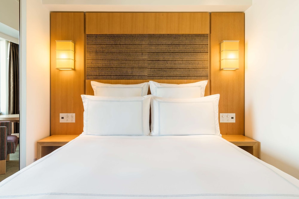 Swiss Advantage Room ルーム クイーンベッド 1 台 客室2 | スイスホテル南海大阪