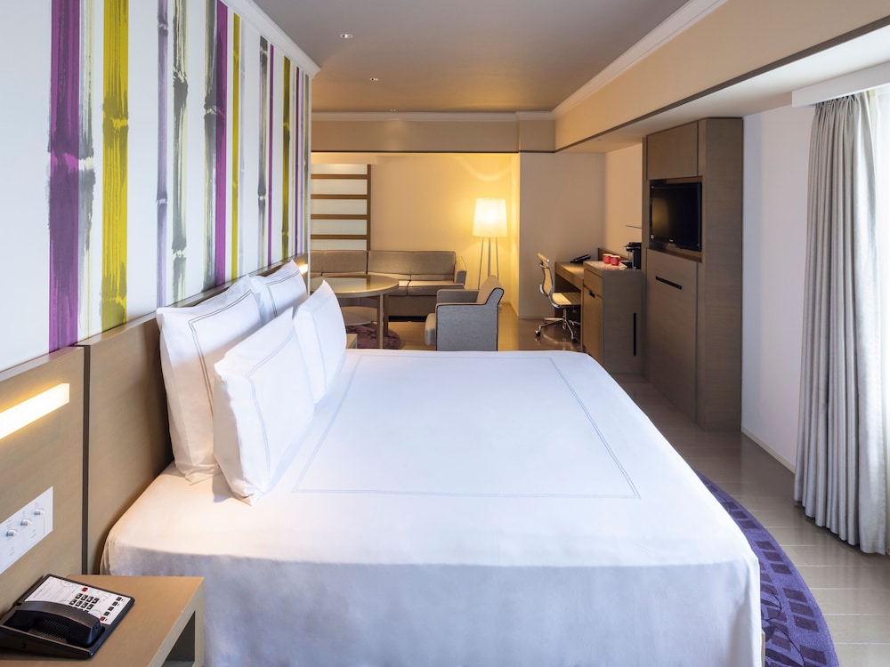 ジュニア スイート キングベッド 1 台 | スイスホテル南海大阪