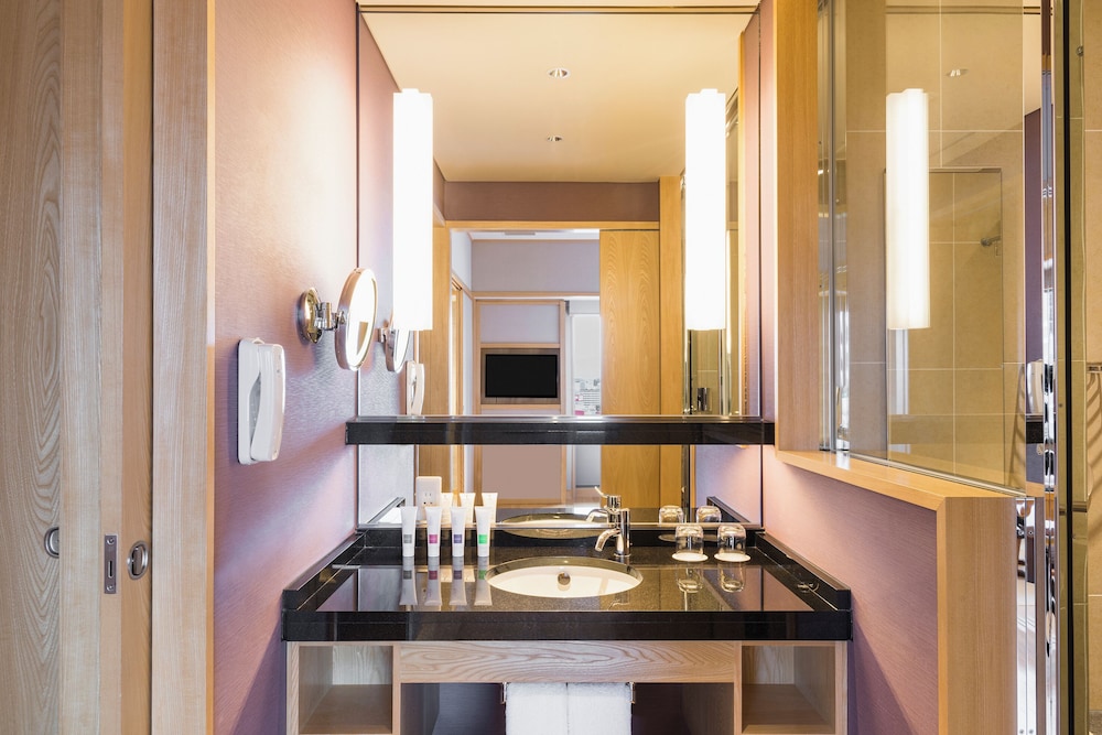 スイート キングベッド 1 台 クラブラウンジ利用可 (Waon) バスルーム0 | スイスホテル南海大阪
