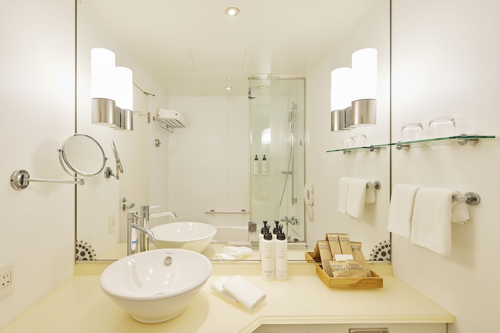 Swiss Advantage Room ルーム キングベッド 1 台 バスルーム0 | スイスホテル南海大阪