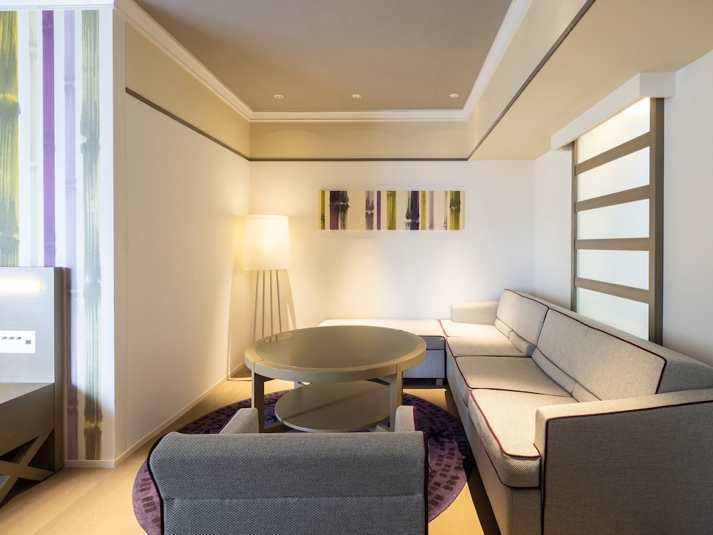 ジュニア スイート キングベッド 1 台 客室2 | スイスホテル南海大阪