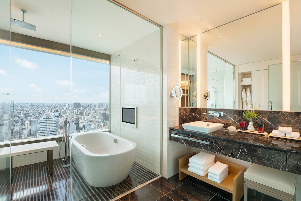 紀尾井町スイート クラブラウンジアクセス付 バスルーム1 | ザ・プリンスギャラリー 東京紀尾井町、ラグジュアリーコレクションホテル