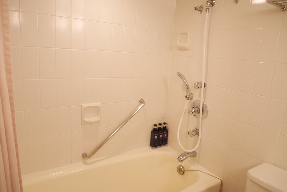 スタンダード ツインルーム 禁煙 バスルームのシャワー0 | ローズホテル横浜