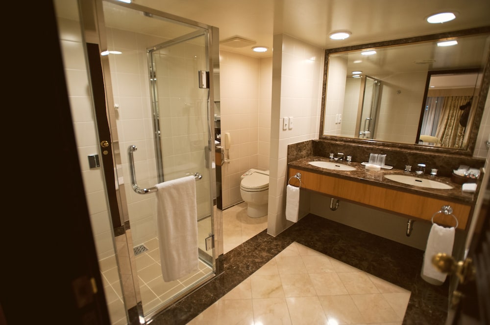 エグゼクティブ スイート 2 ベッドルーム 禁煙 バスルームの設備0 | ローズホテル横浜