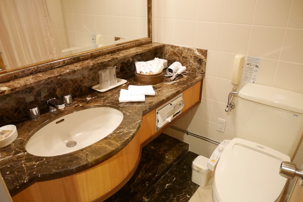 デラックス ツインルーム 禁煙 バスルーム0 | ローズホテル横浜