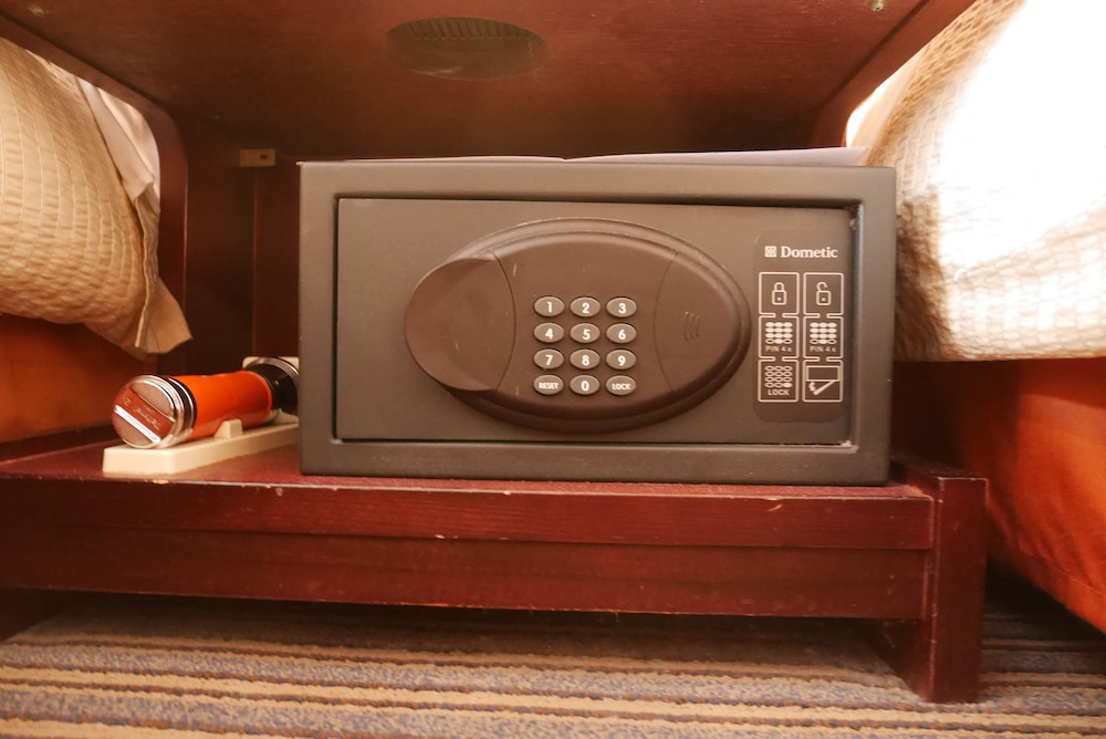 スタンダード ツインルーム 禁煙 セーフティボックス0 | ローズホテル横浜