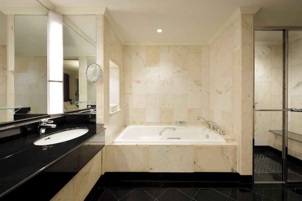 エグゼクティブ スイート ダブルベッド 2 台 禁煙 バスルーム0 | ウェスティンホテル大阪