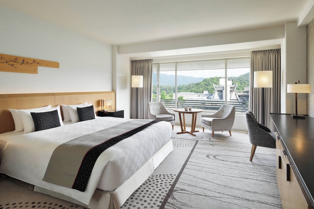 クラブ ルーム キングベッド 1 台 禁煙 | ザ・プリンス 京都宝ヶ池、オートグラフ コレクション