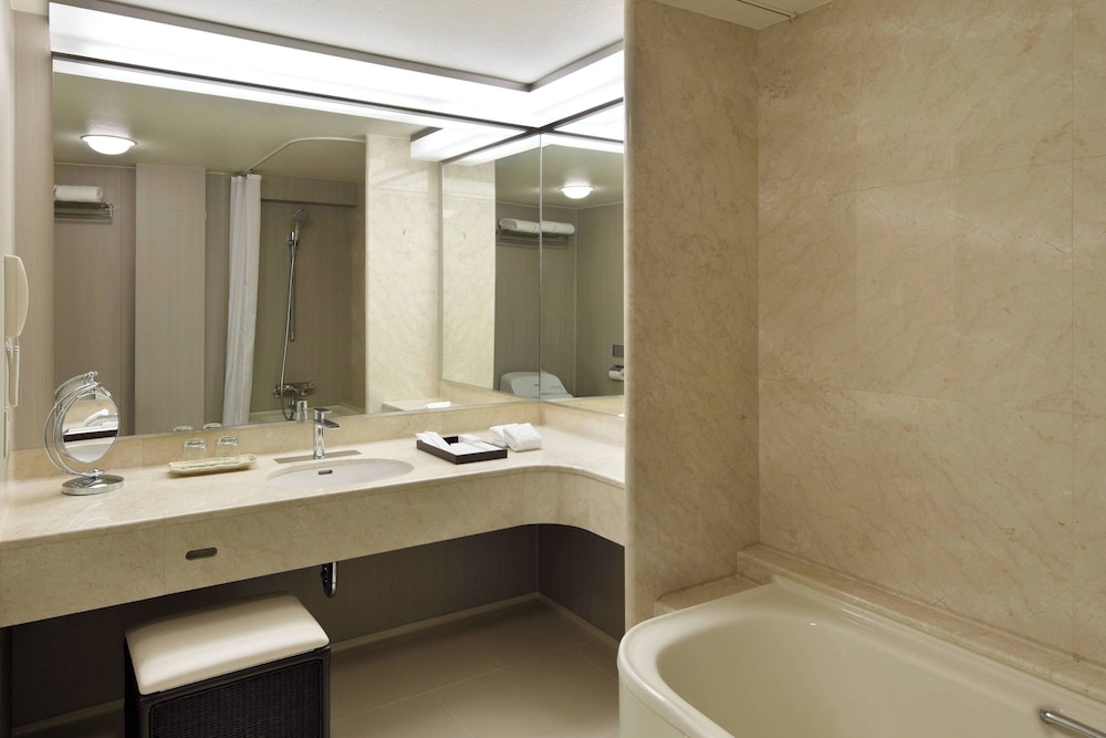 プレジデンシャル スイート 2 ベッドルーム 禁煙 マウンテンビュー バスルーム0 | ザ・プリンス 京都宝ヶ池、オートグラフ コレクション